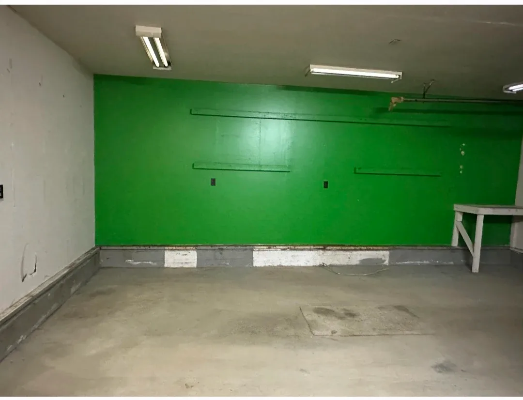 Double Oversize Garage for rent