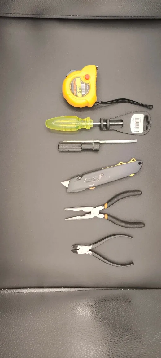 Mixed Hand Tool Set - Pliers, Screwdrivers, Tape Measure image indicator(2)