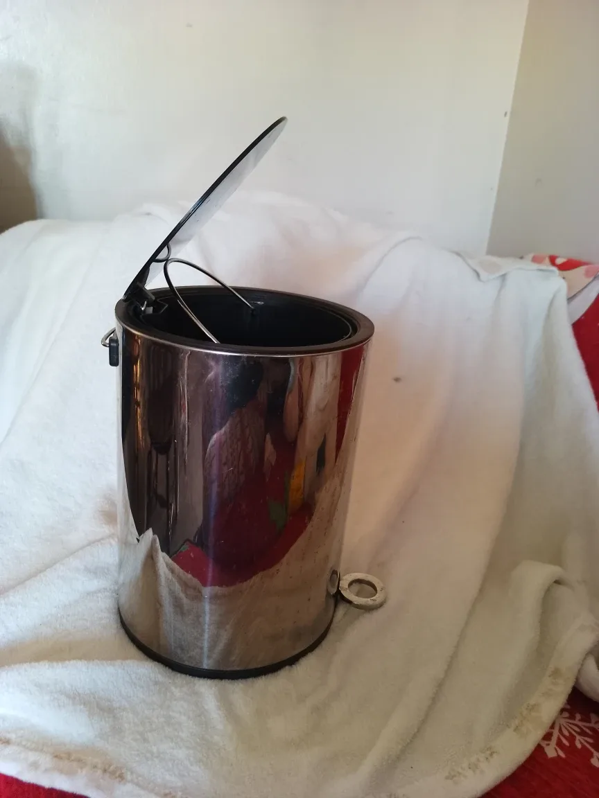 Silver Trash Can image indicator(3)