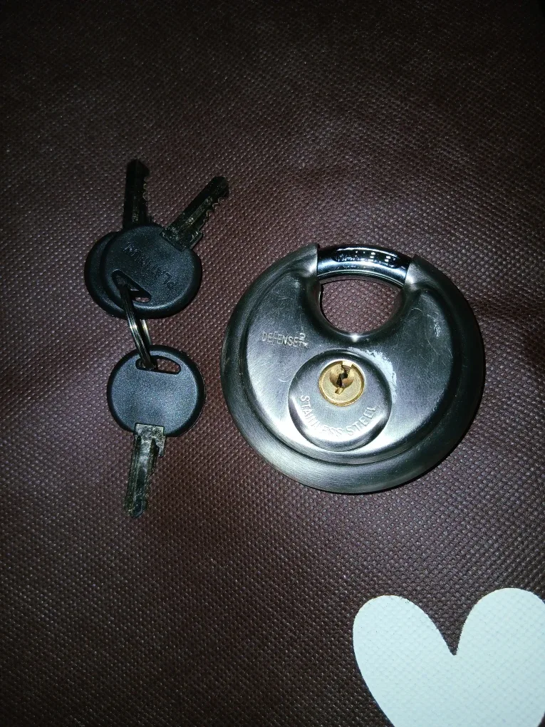 Stainless Steel Disc Padlock with Keys image indicator(2)