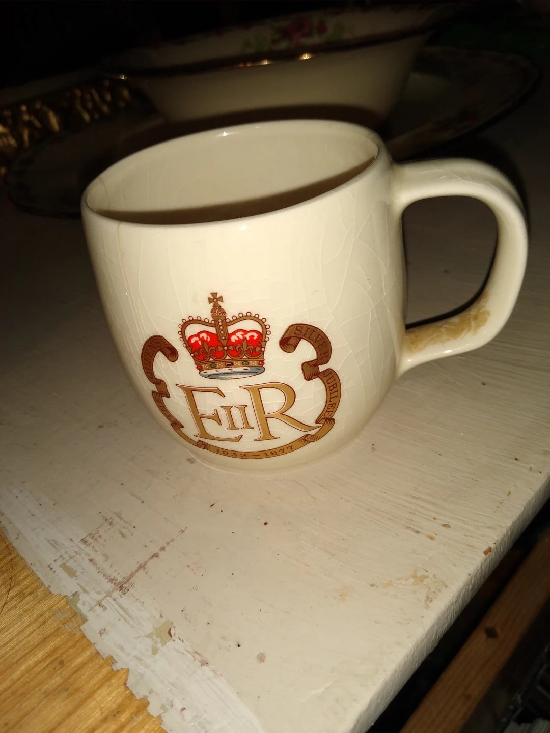 Queen Elizabeth jubilee collectors mug 24 karat gold trim - photo 2