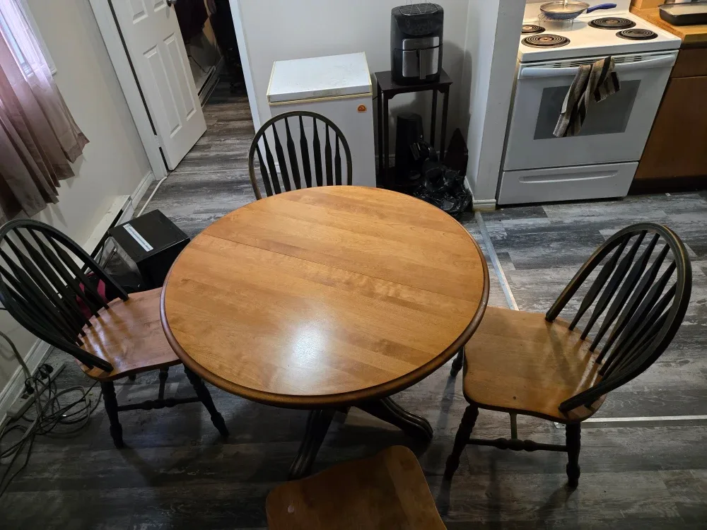 Round Dining Table with 4 Chairs