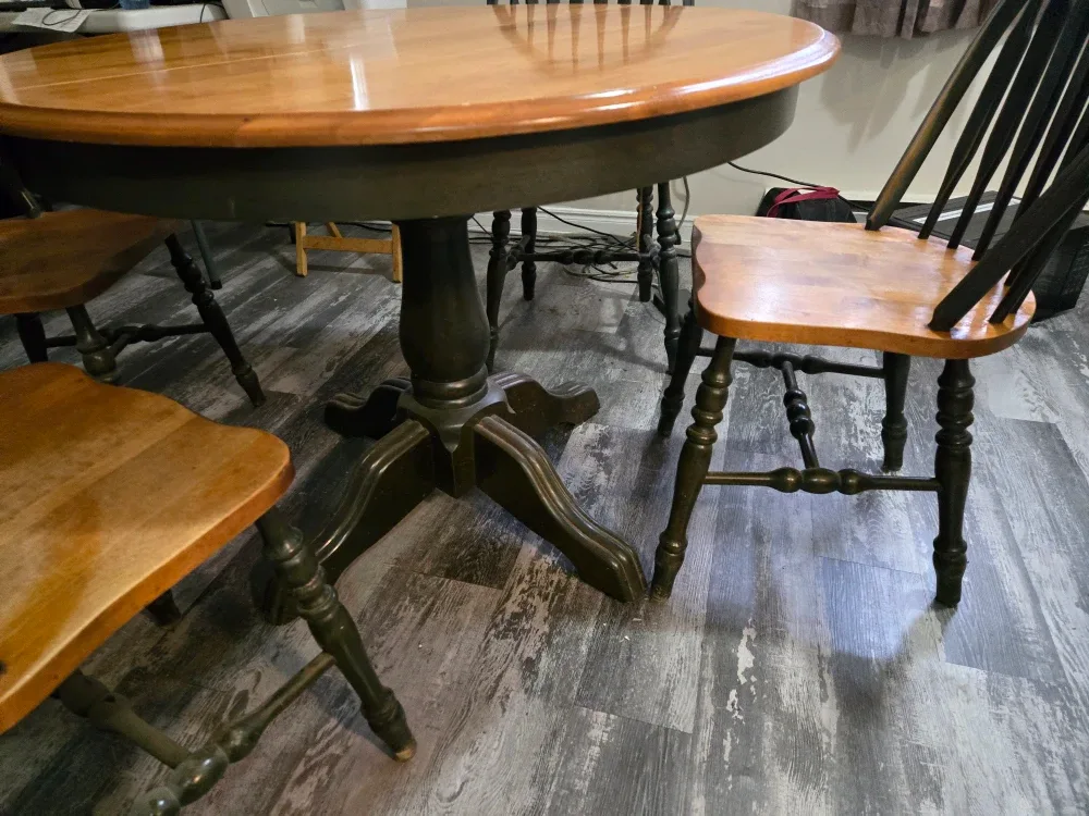 Round Dining Table with 4 Chairs image indicator(3)