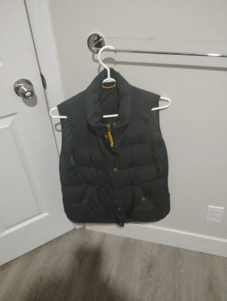 #Cleanout Black Puffer Vest image indicator(2)
