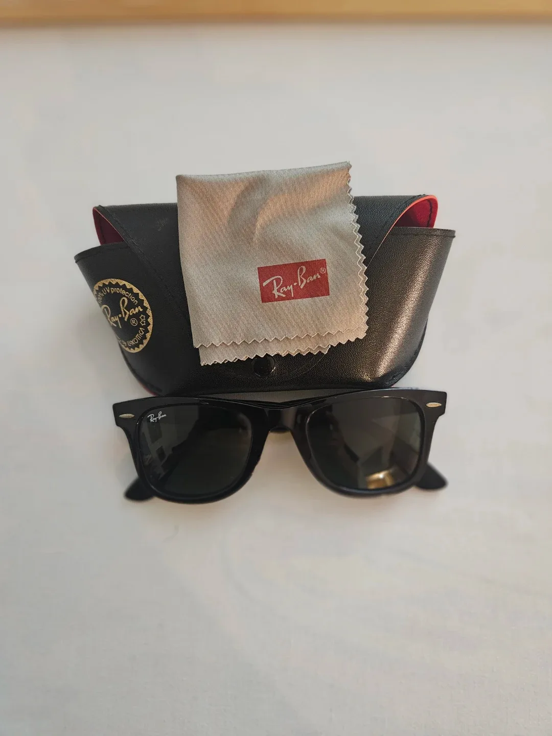 Ray-Ban Wayfarer Sunglasses with Case