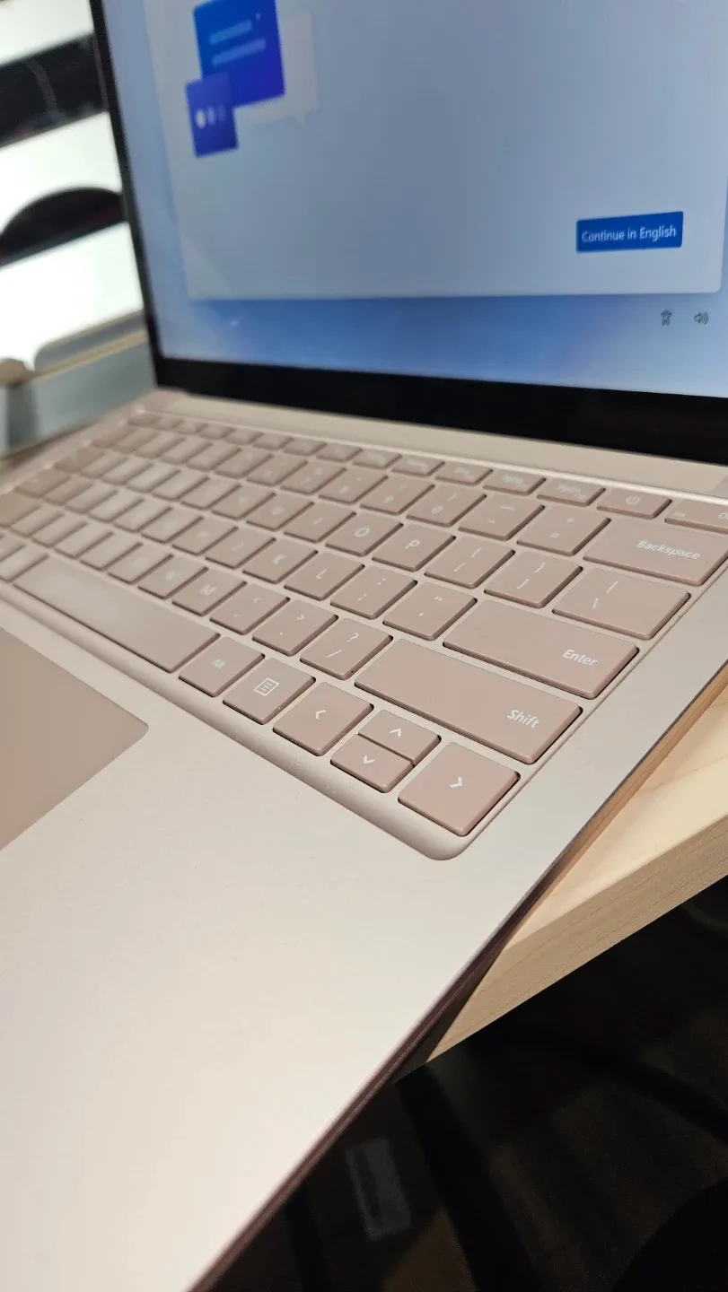 Surface Laptop 3 - 13.5", Sandstone (metal), i5, 8GB RAM, 256GB image indicator(2)