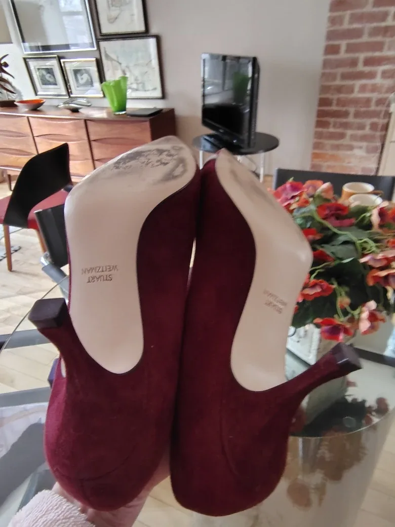 Stuart Weitzman Suede Pumps – Size 6.5 (fit more like a 7) image indicator(7)