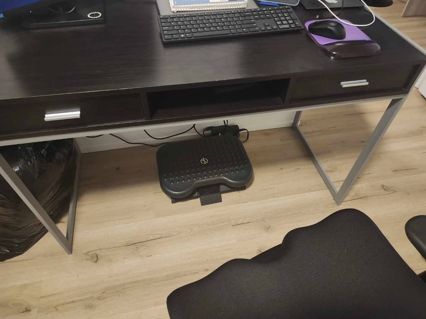 Office/study table - photo 2