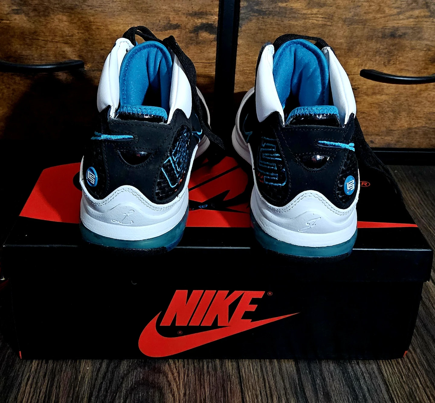 NIKE AIR MAX LEBRON 7 QS RED CARPET WHITE-GLASS BLUE SIZE M 11 - photo 5