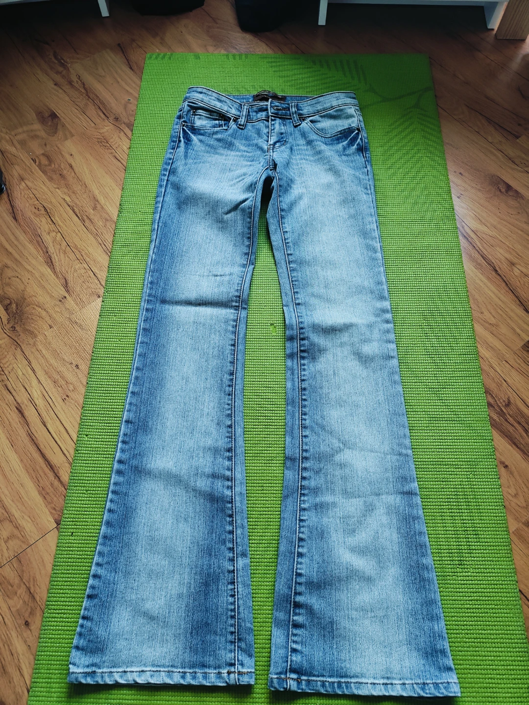 Ladies Light Wash Bootcut Jeans, Size 2, Great condition - photo 3