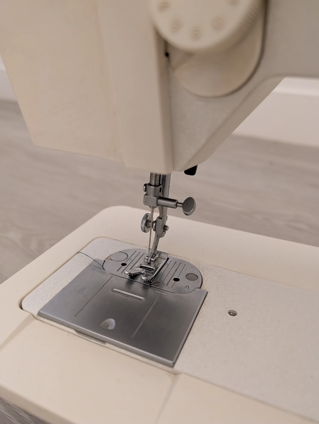 Singer 9020DV Sewing Machine - photo 3