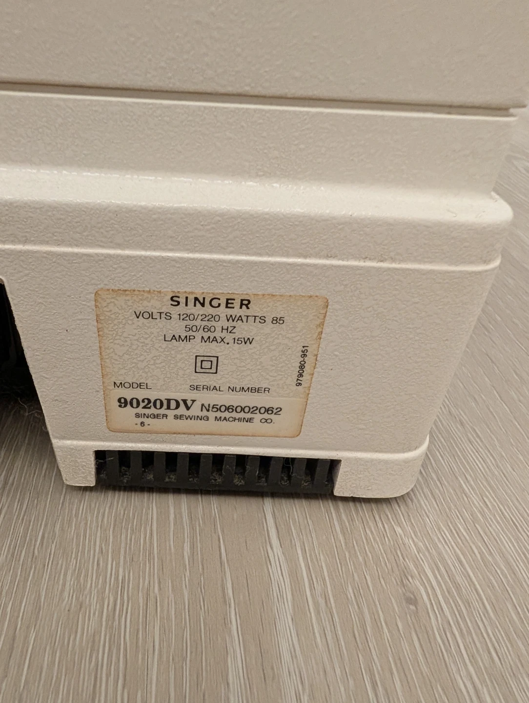 Singer 9020DV Sewing Machine - photo 5