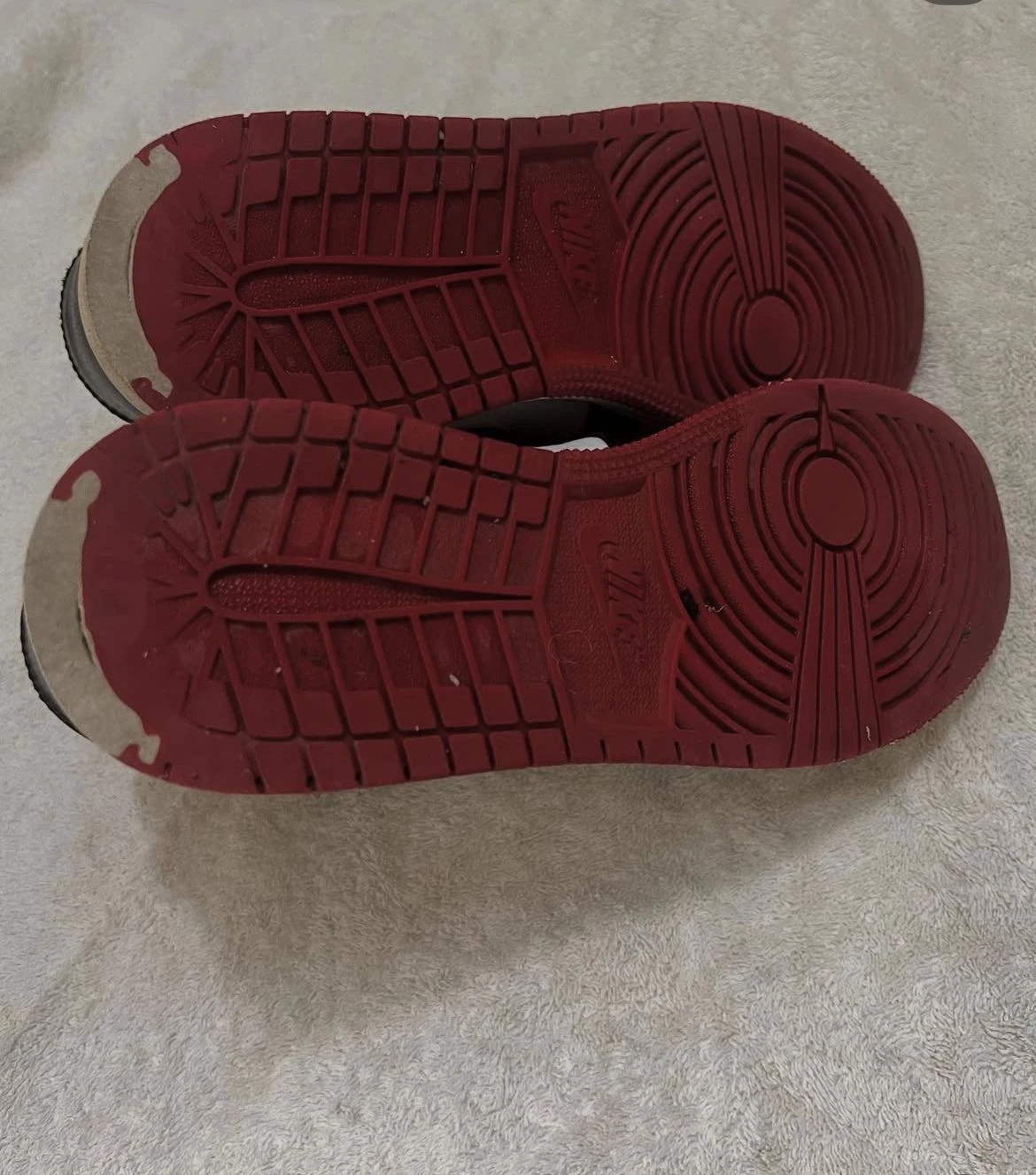 Air Jordan 1 Mid (GS) White/Red-Black, Size 7Y - photo 4