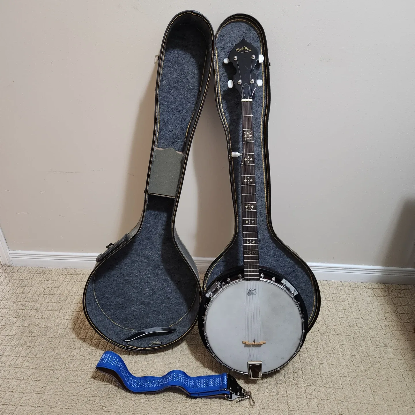 Vintage Hondo 5 string Banjo with Case +