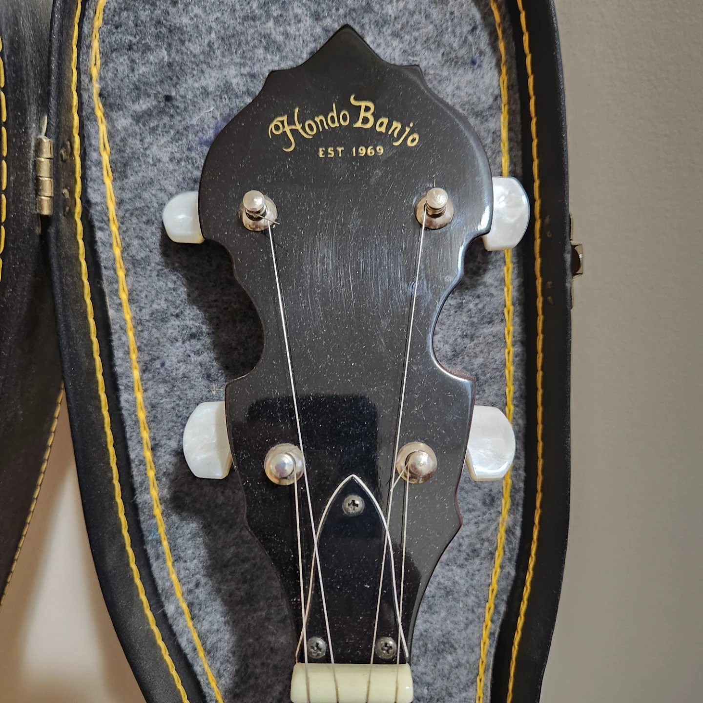 Vintage Hondo 5 string Banjo with Case + - photo 2