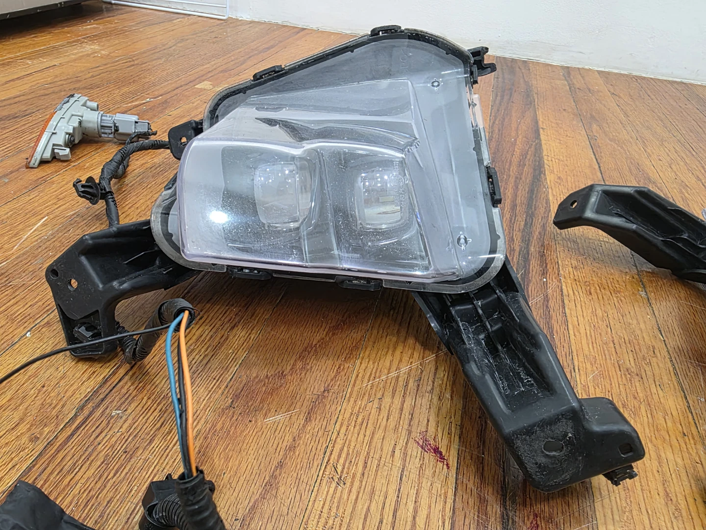 Driver side Fog Light Kia K5 GT / Line Sedan — 92201-L2100