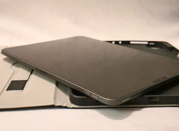 iPad Pro 11-inch (2nd Gen) 256GB - PRICE FIRM image indicator(3)