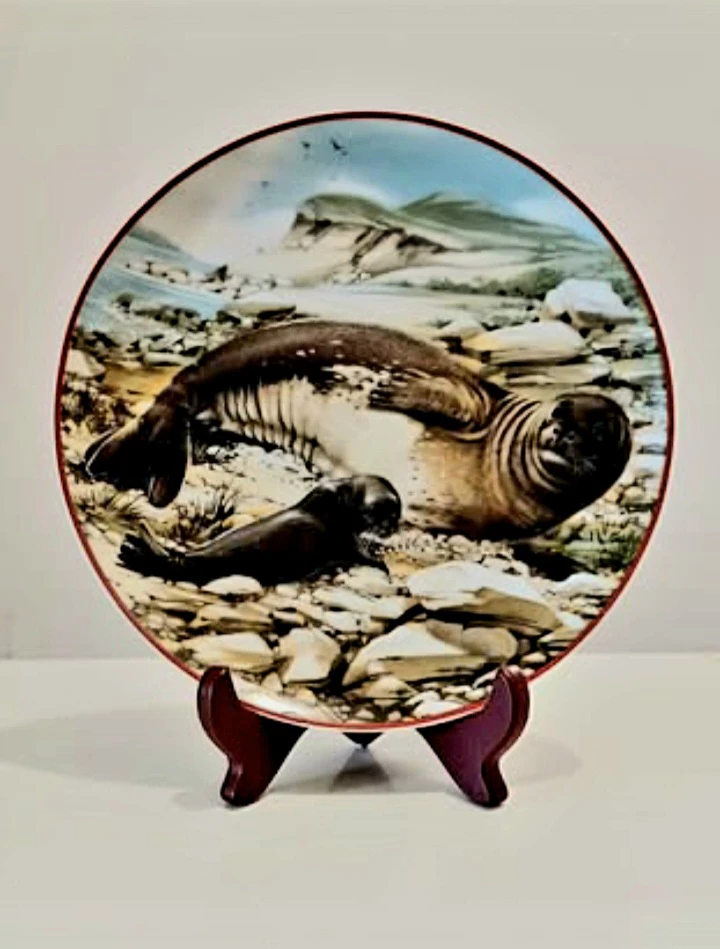 Unique 3D German Porcelain Seals Heinrich Plate