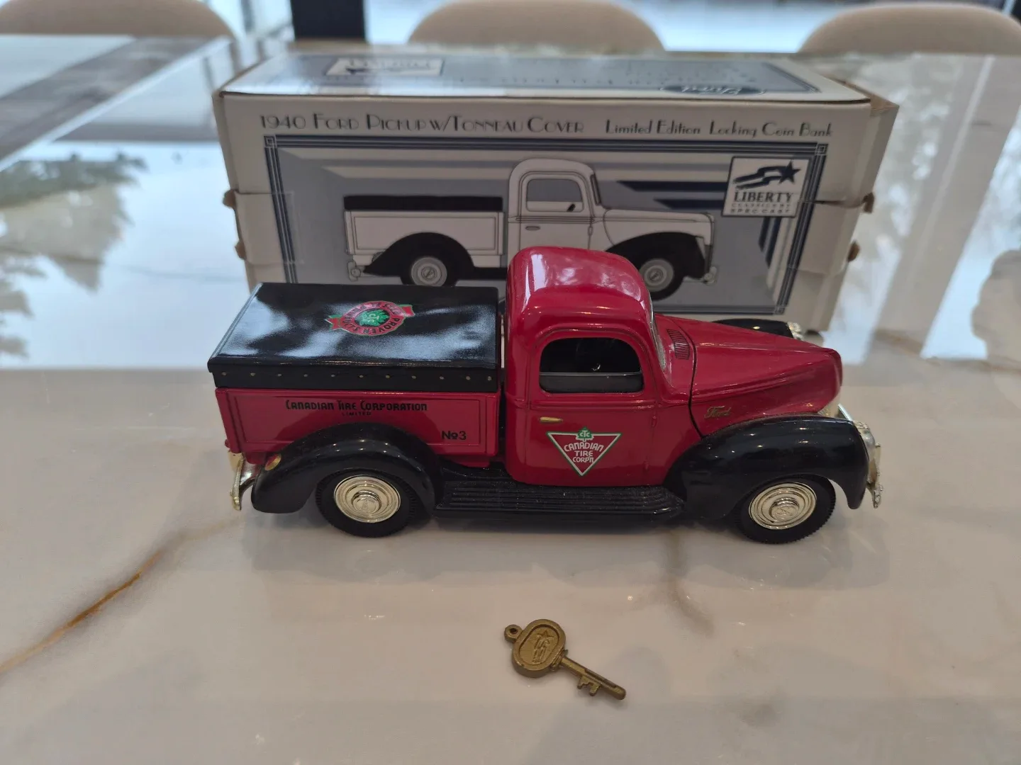 Ford 1940 Pickup Truck Diecast Coin Bank image indicator(5)