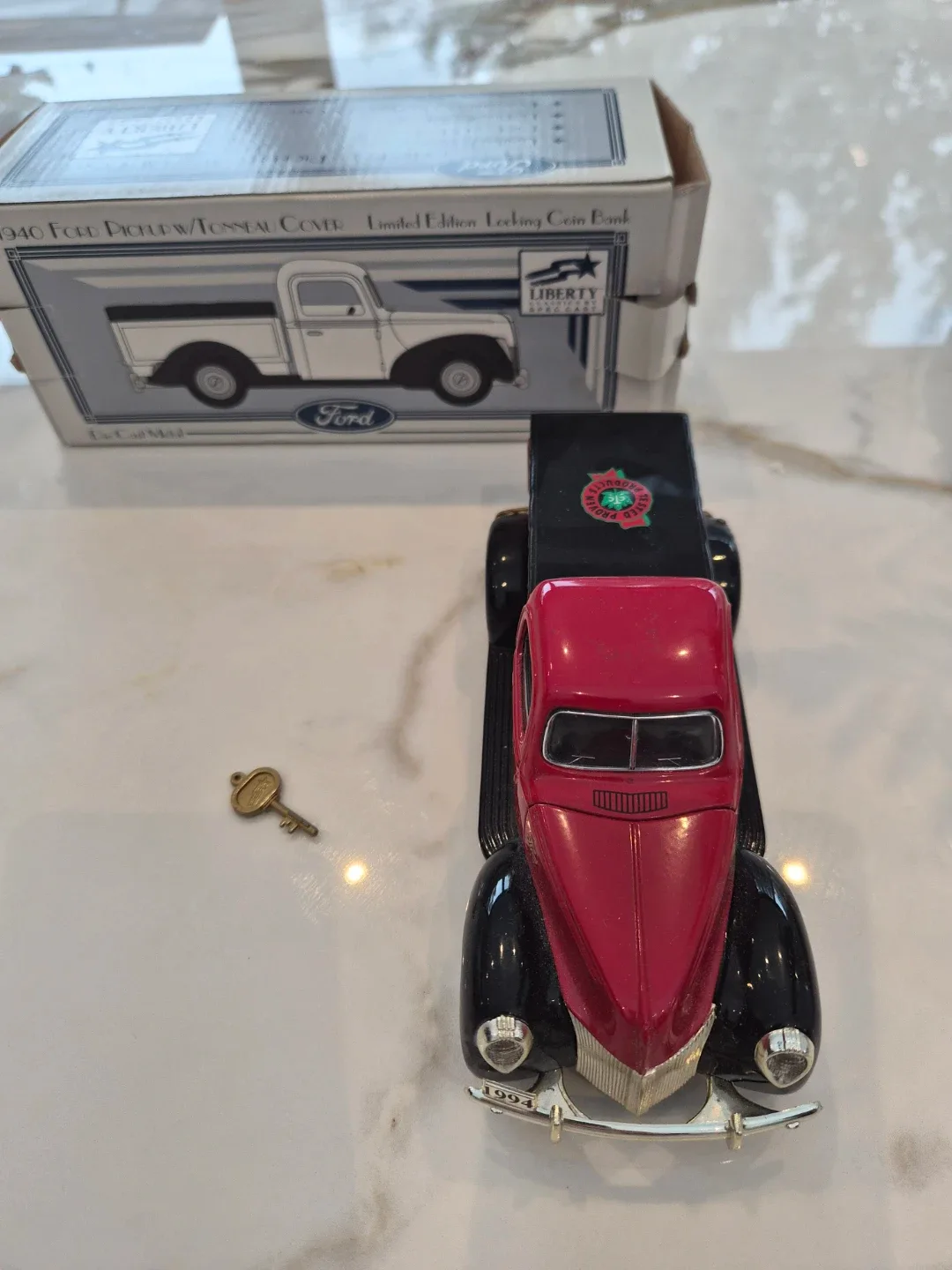 Ford 1940 Pickup Truck Diecast Coin Bank image indicator(6)