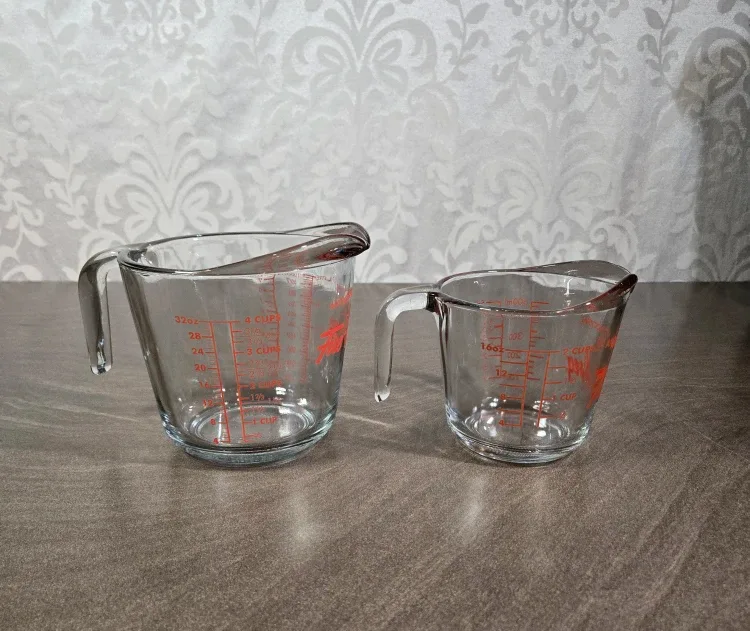2 Piece Anchor Hocking Glass Measuring Cup Set