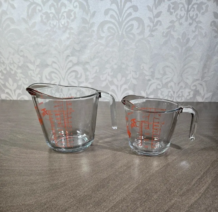 2 Piece Anchor Hocking Glass Measuring Cup Set image indicator(3)
