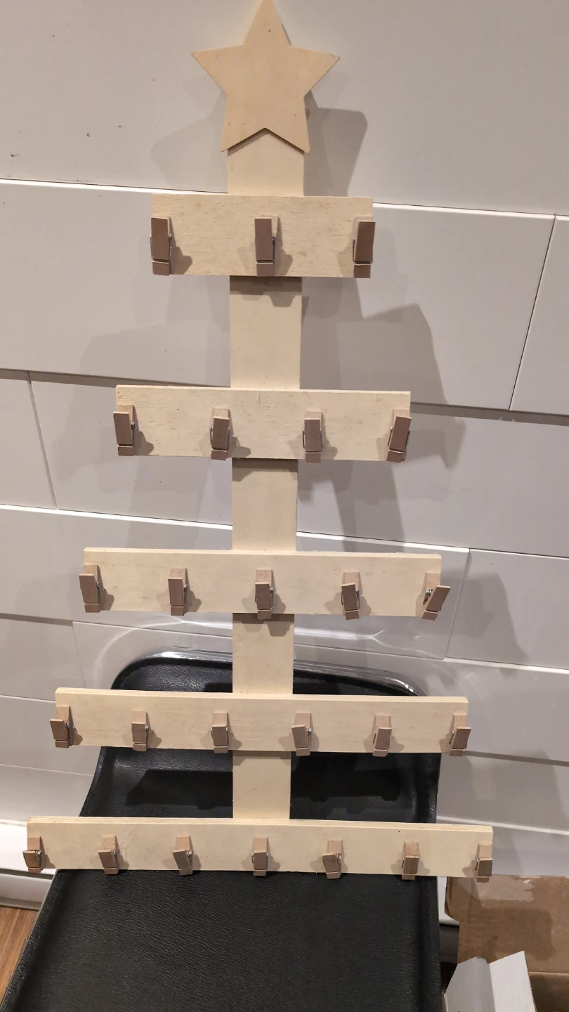 Arbre de Noël en bois avec pinces