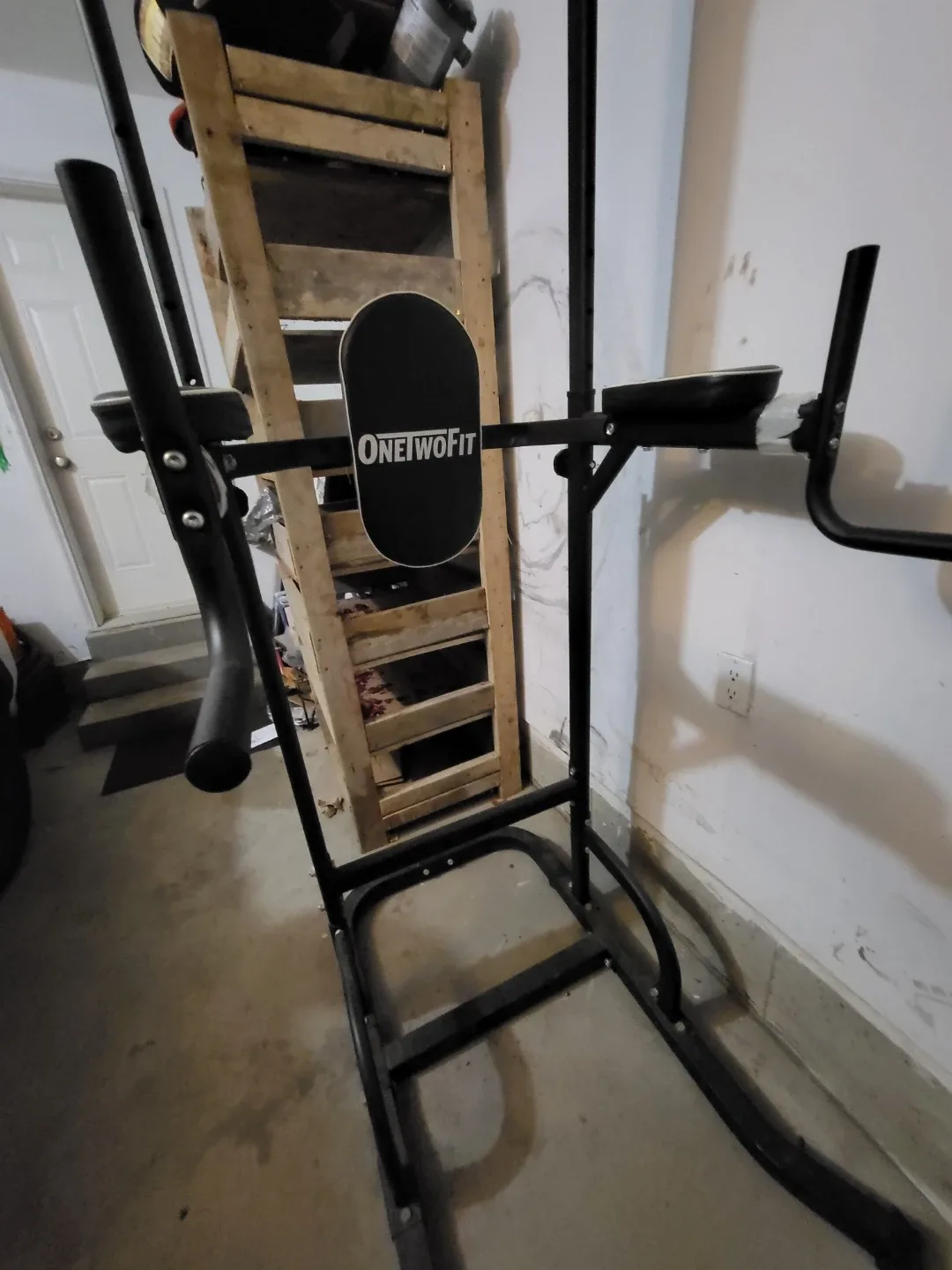 ONETWOFIT Pull Up & Dip Station