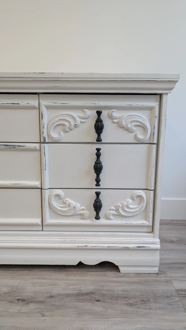 Charming Antique Dresser with 9 Drawers - photo 2