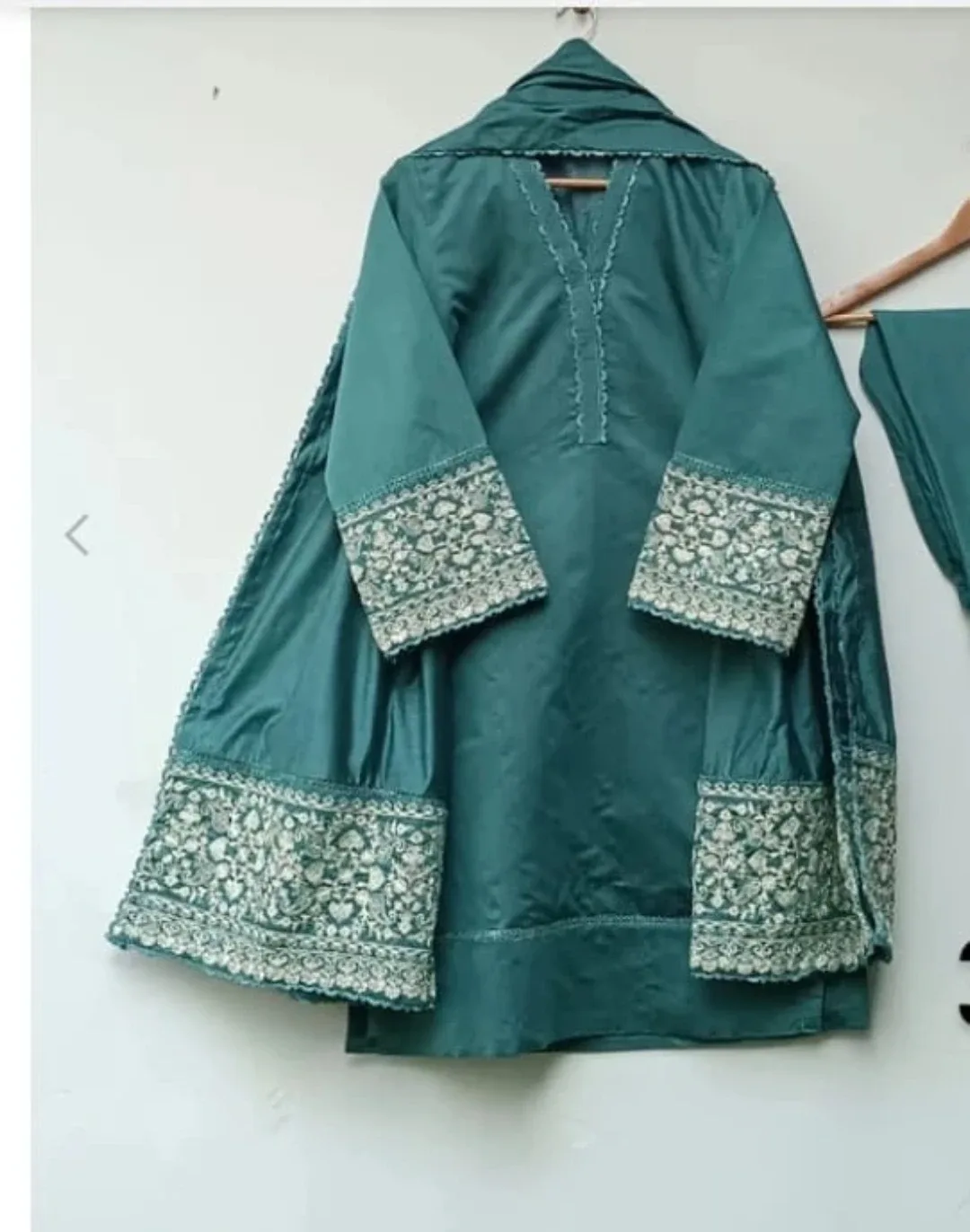 Semi-Formal Embroidered Dress, Size M image indicator(4)