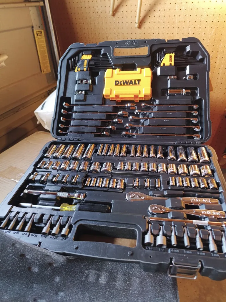 DeWalt 142-piece Mechanics Tool Set with Case image indicator(2)