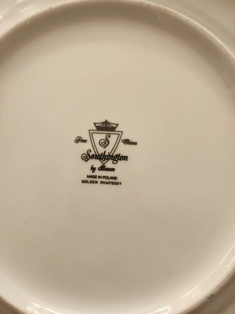 White & Gold Trimmed Plates image indicator(6)