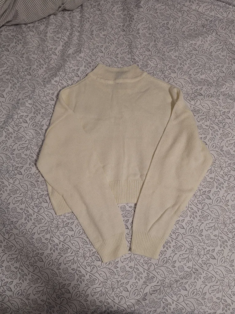 H&M Divided Cream XS Sweater image indicator(2)