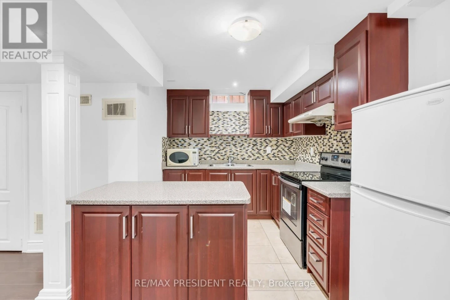 Basement for rent in a detached home - photo 4