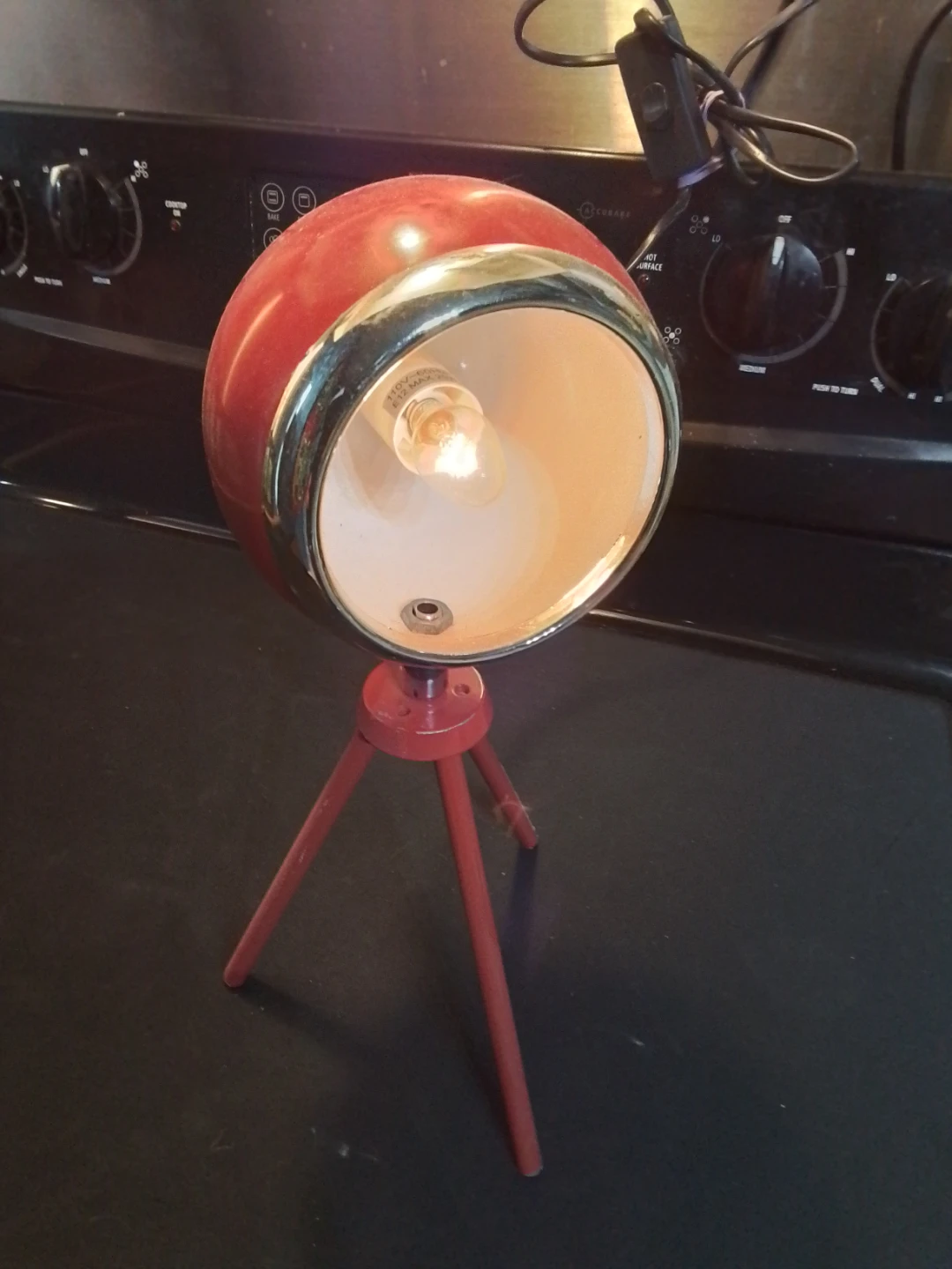 Red Ball Tripod Lamp - photo 2