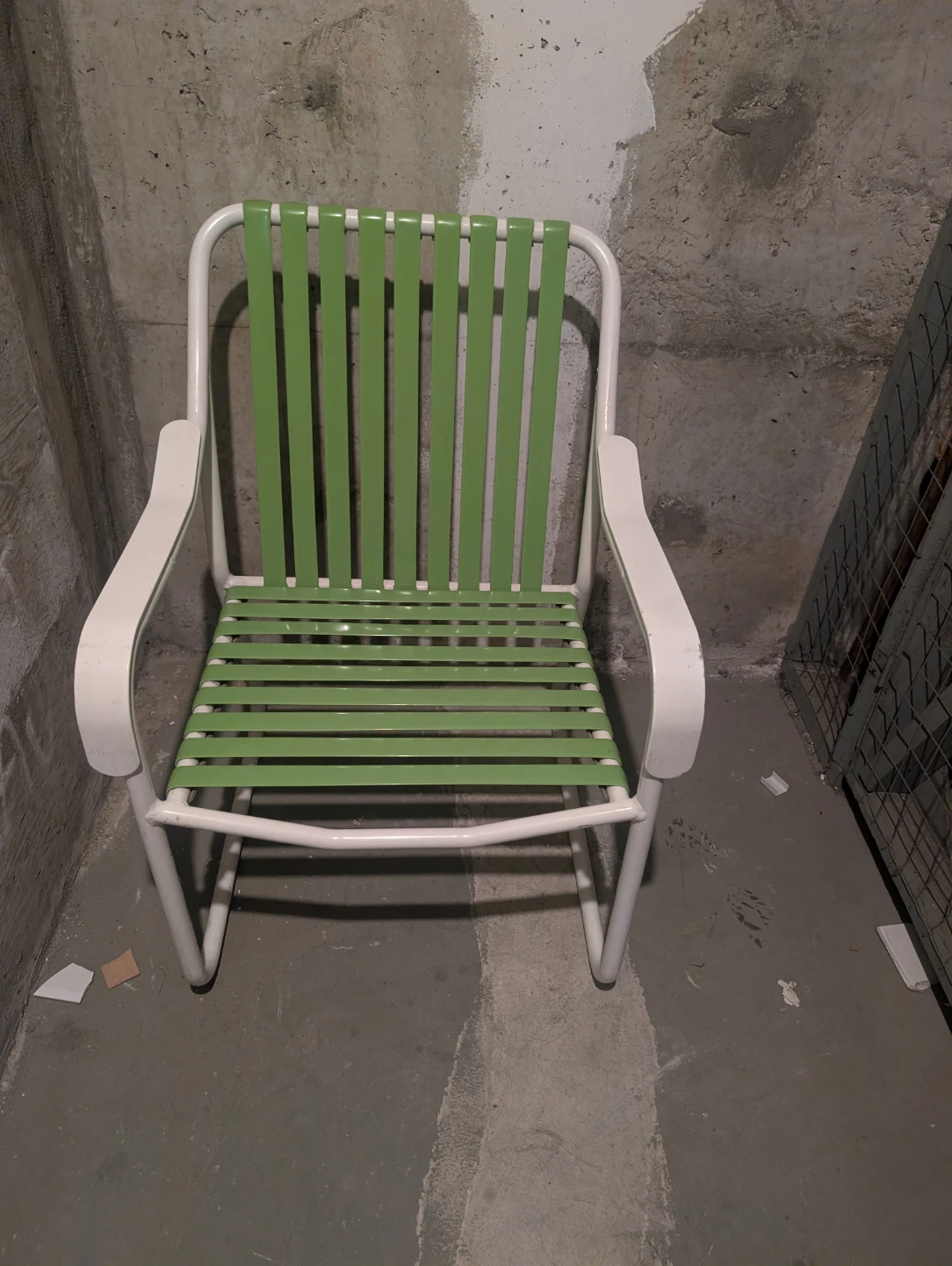 Vintage Green & White Lawn Chair - photo 3