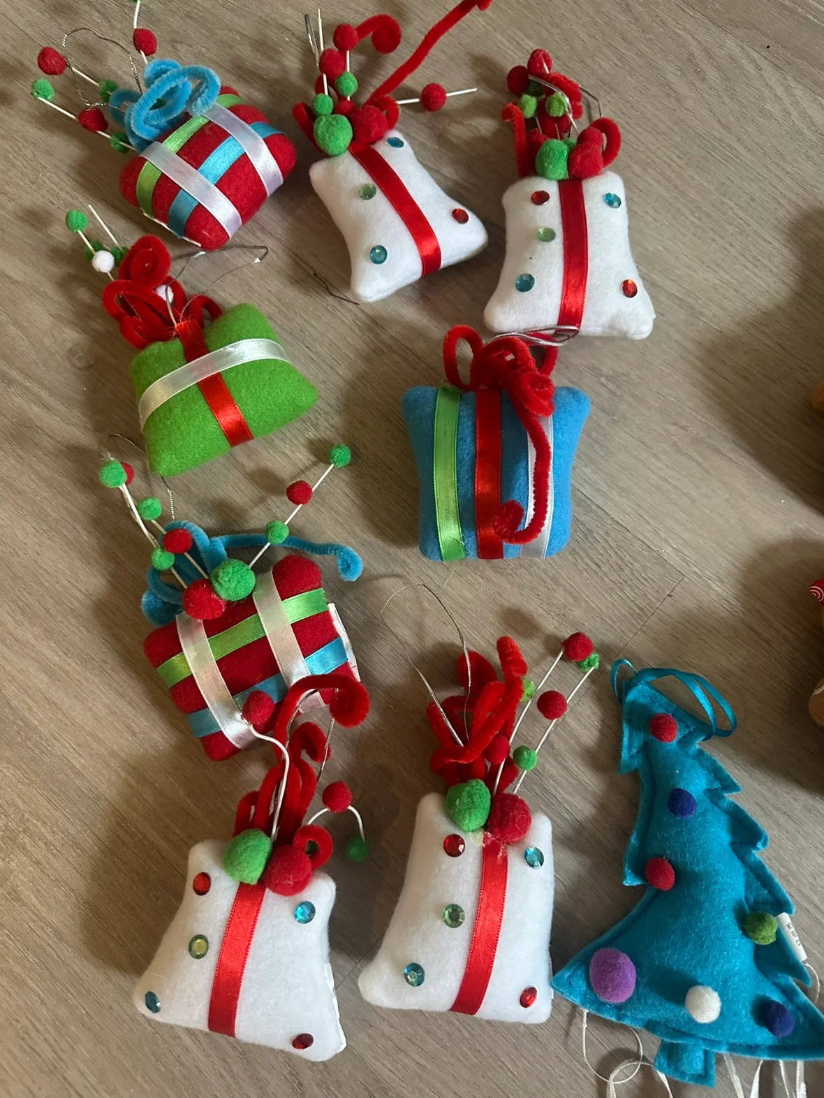 Christmas Tree Ornaments - Mixed Lot image indicator(2)