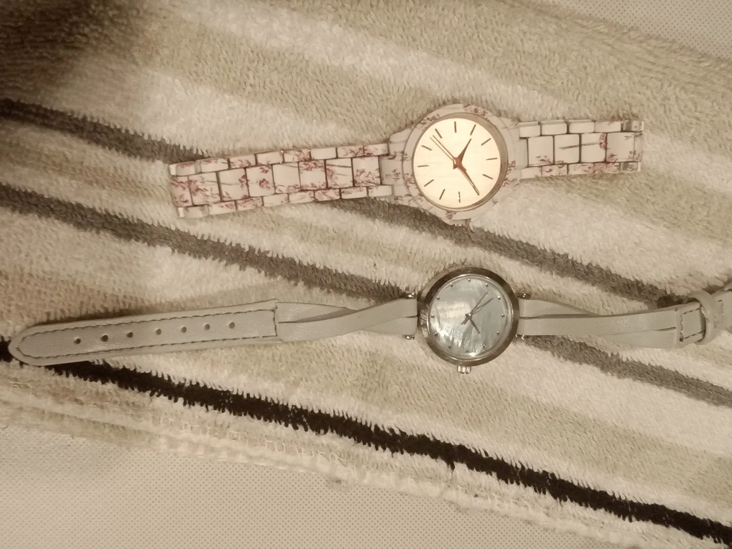 Two Joe Fresh Watches 2 for 10 image indicator(7)