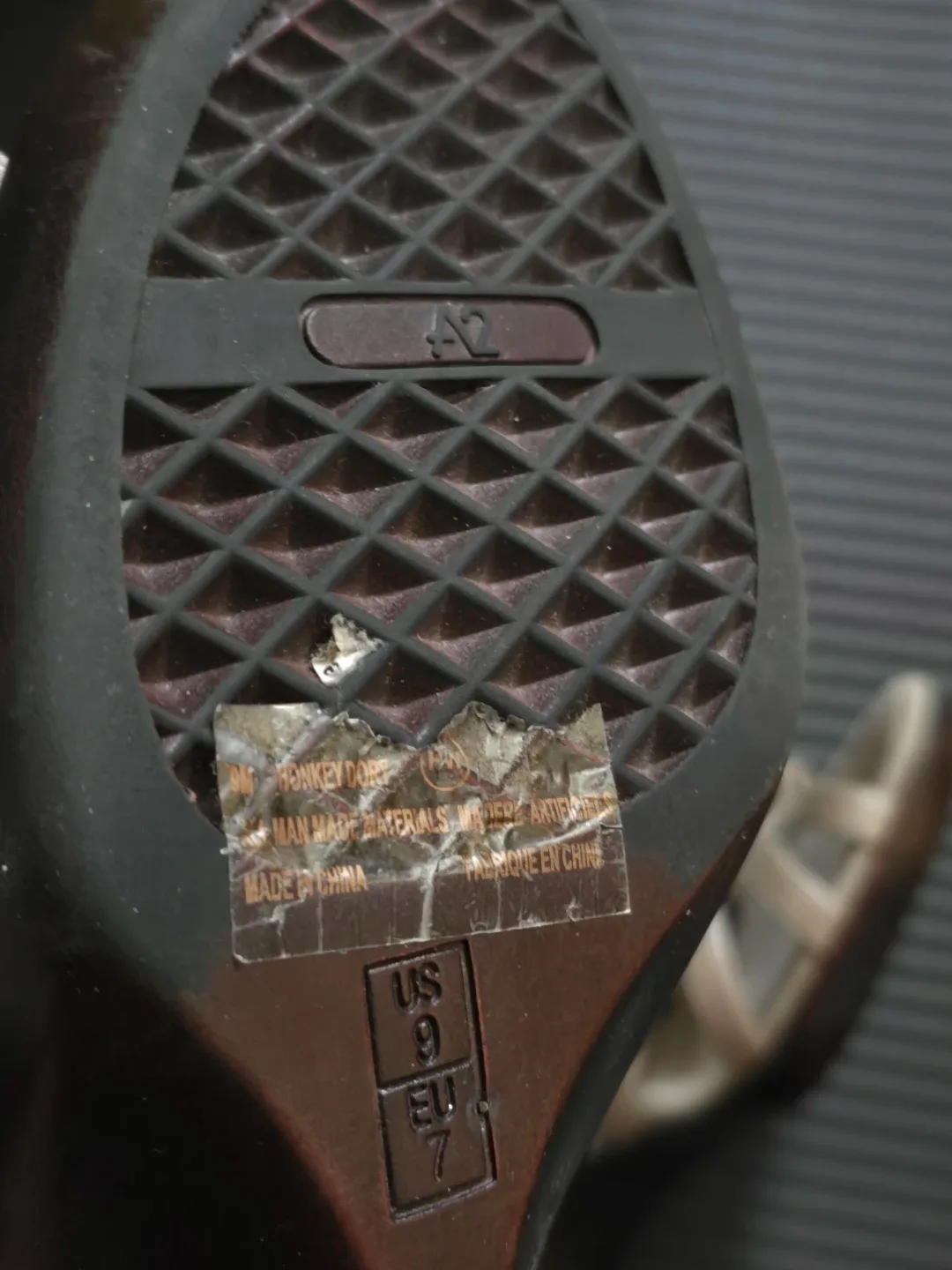 Worn Gold Wedge Sandals Aerosoles Brand Size 9 image indicator(6)