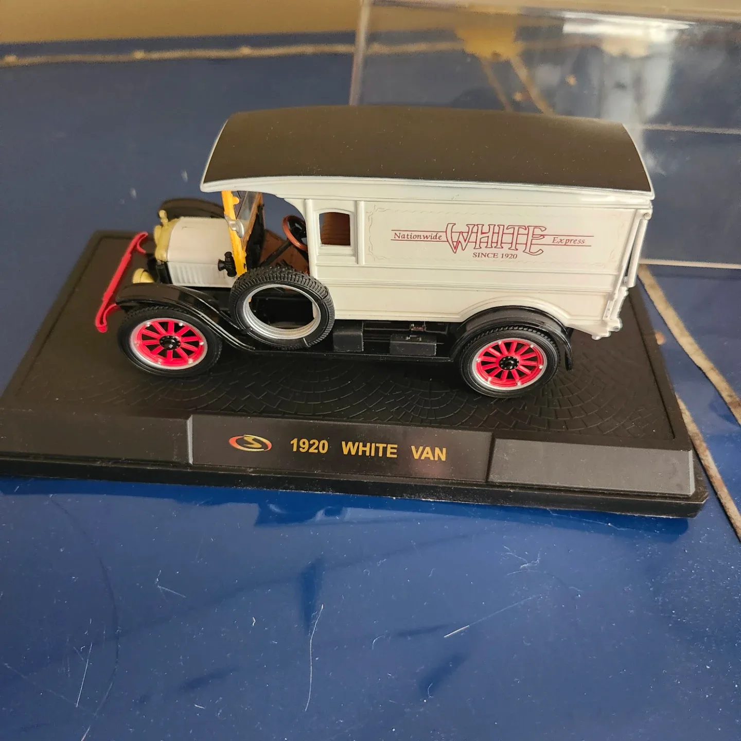 1920 White Van Diecast Model