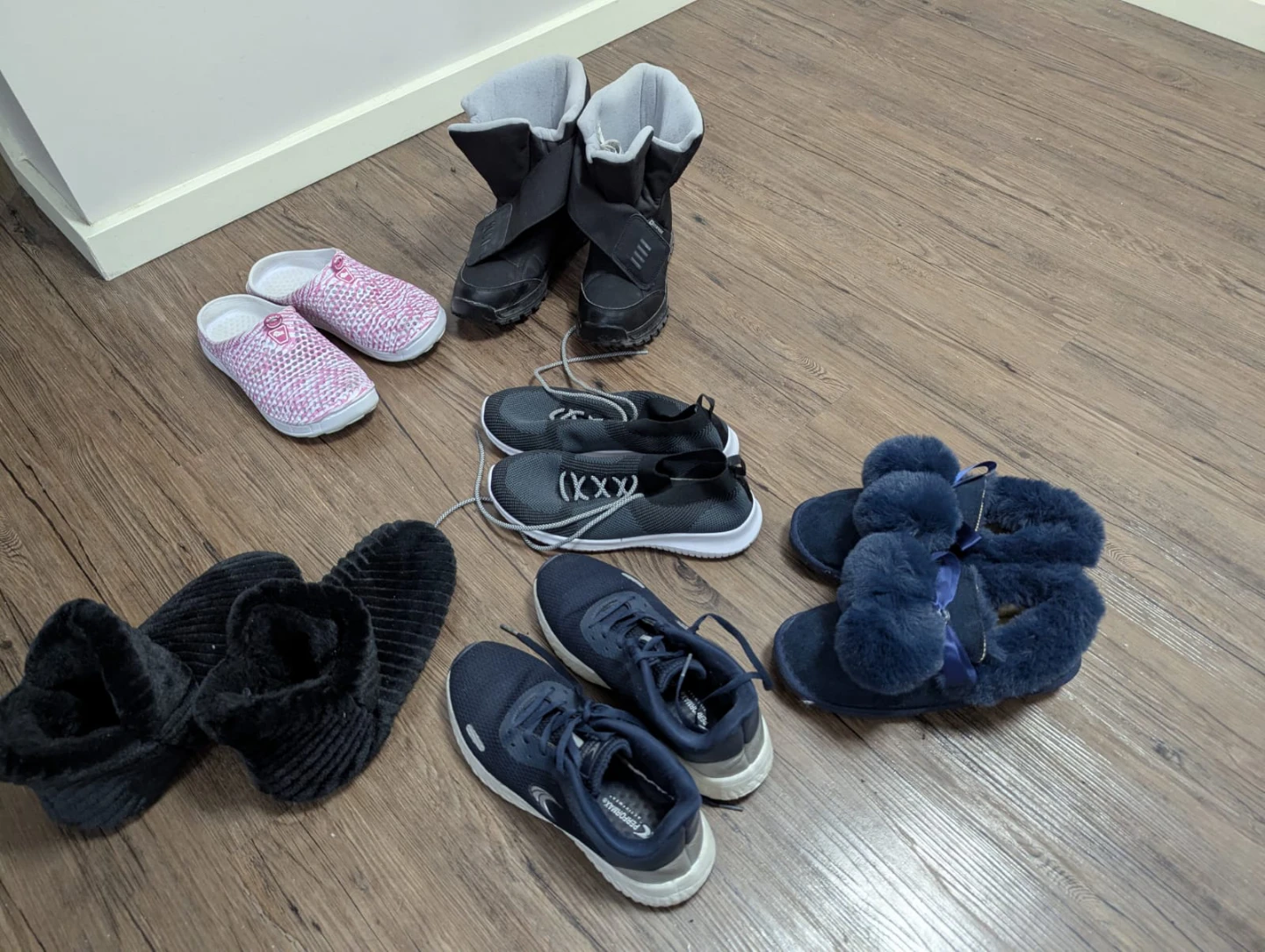 Women shoes and snow boots - photo 2