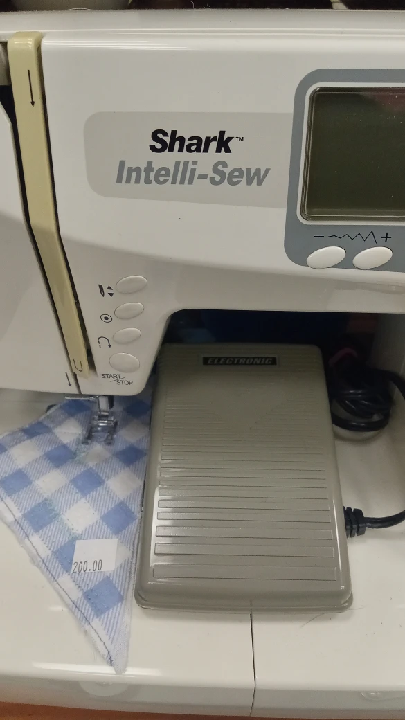Sewing Machine - photo 3