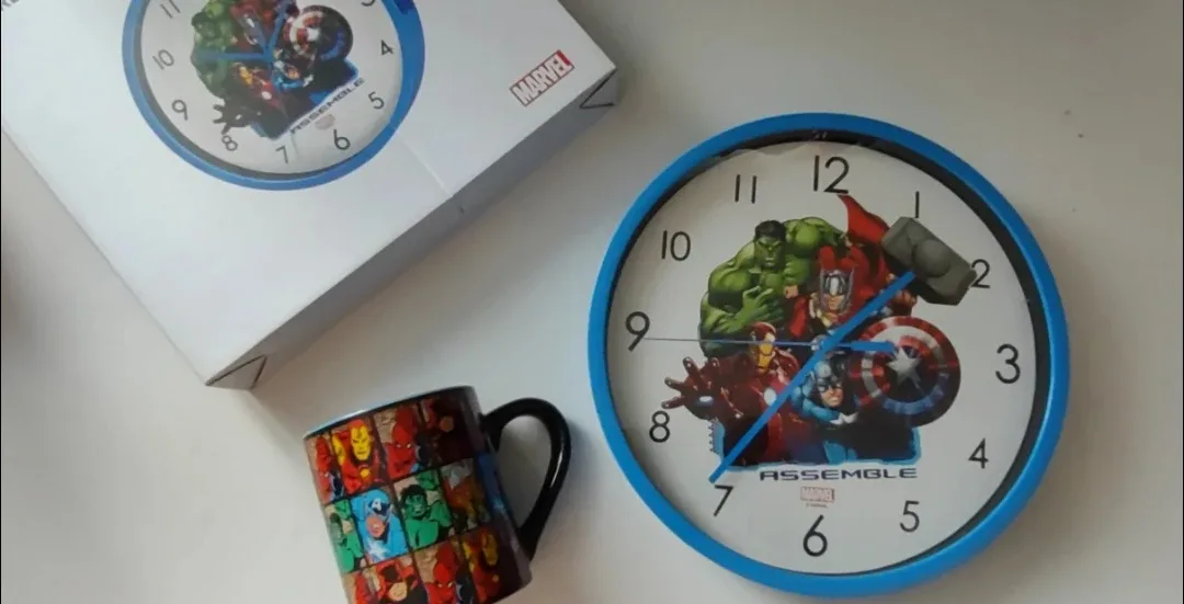 (NEW) Marvel Avengers Clock & Mug Set - cleanout