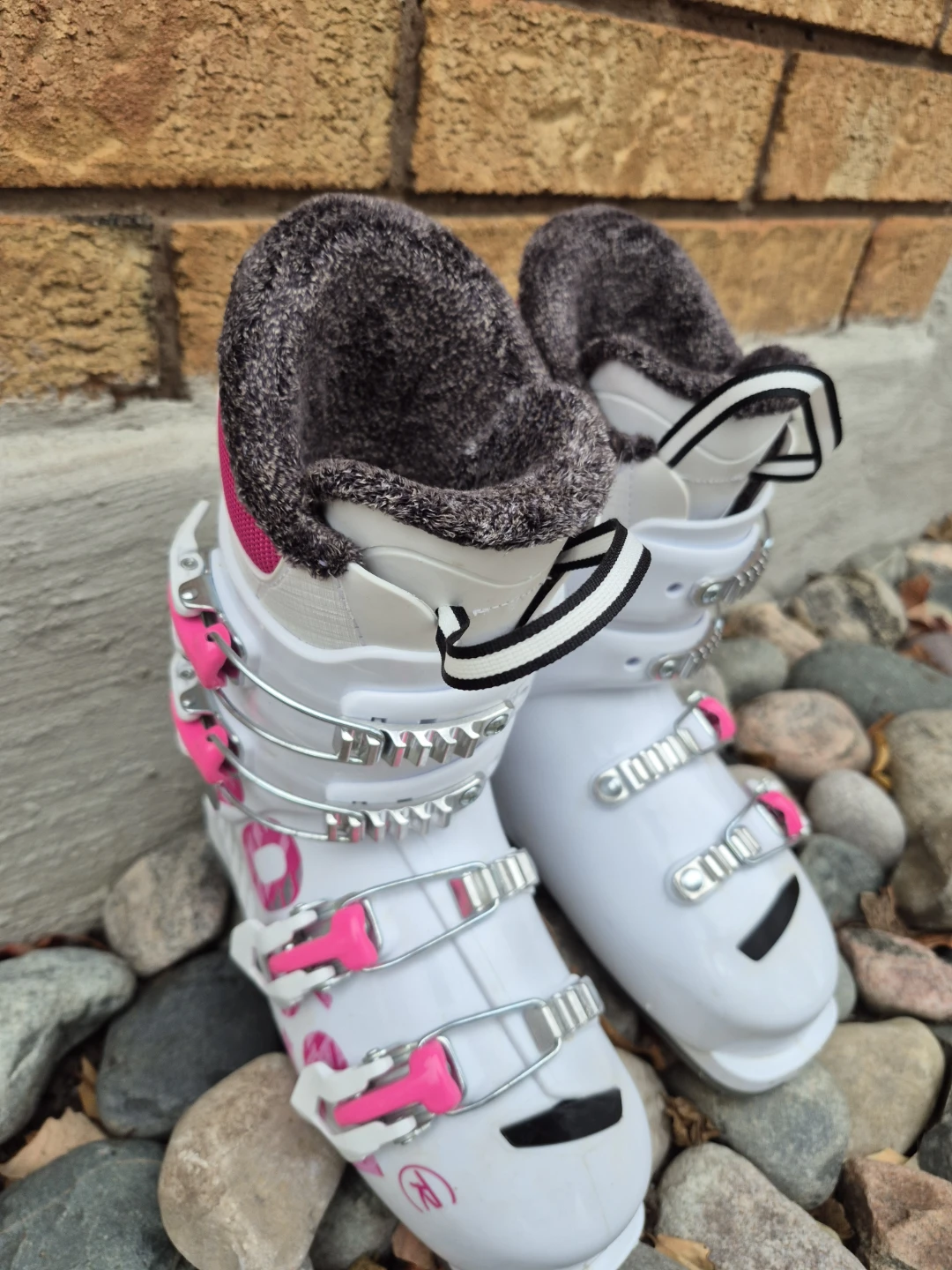 Rossignol Ski Boots - White & Pink - Size 225/265mm. Like *NEW*