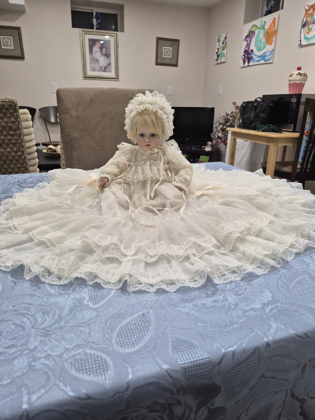 Vintage porcelain Doll in White Dress - photo 2