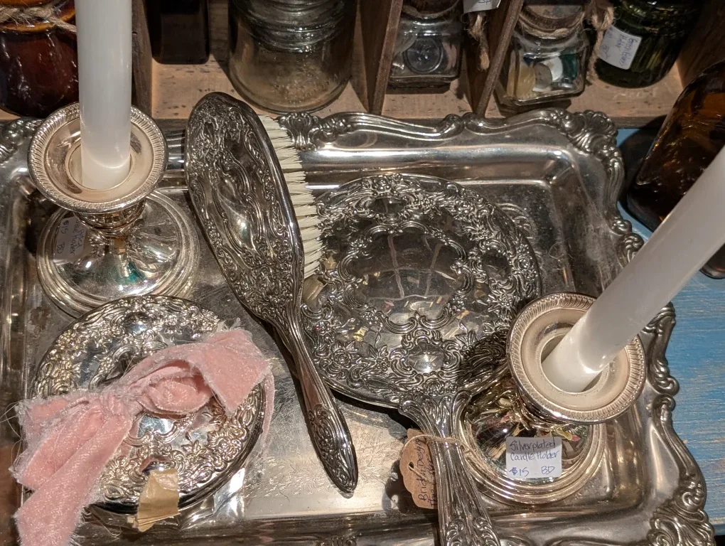 The Cottage Gallery Vintage and Antique Decor Items image indicator(8)