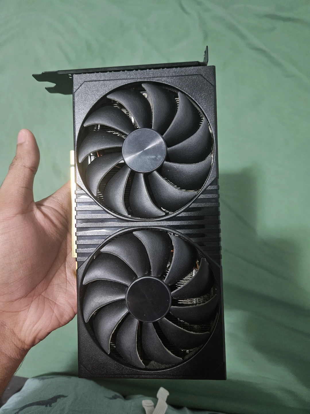 6600xt + DDR4 16gb RGB ram + Magnetic keyboard