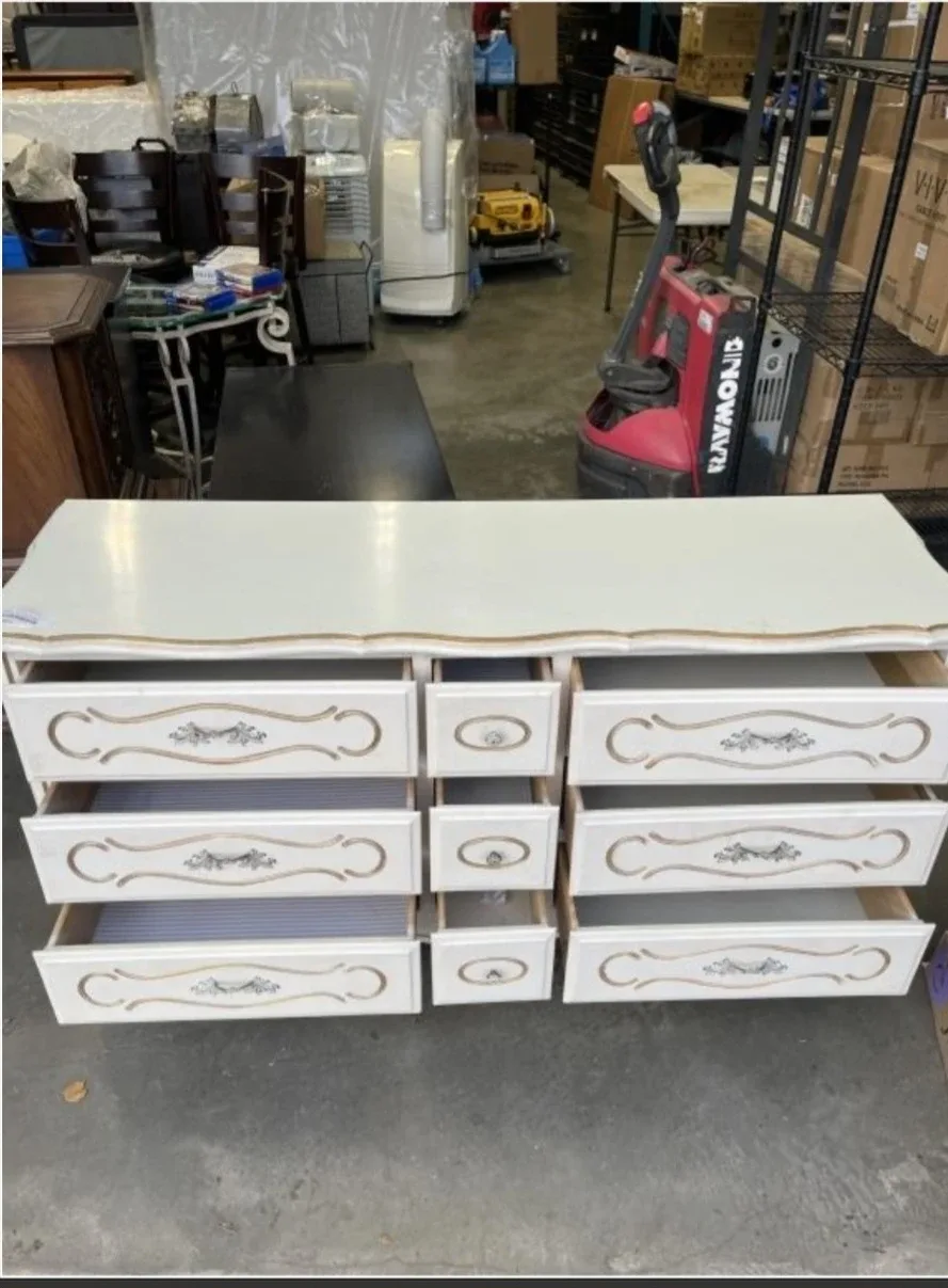 FRENCH PROVINCIAL WHITE DRESSER image indicator(2)