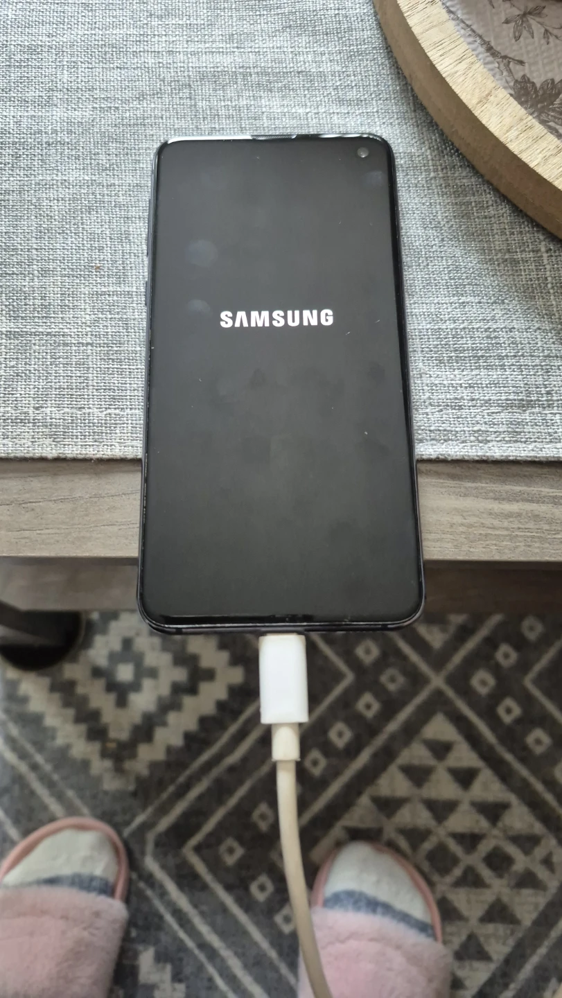 Samsung Galaxy S10e - Compact & Reliable - photo 4