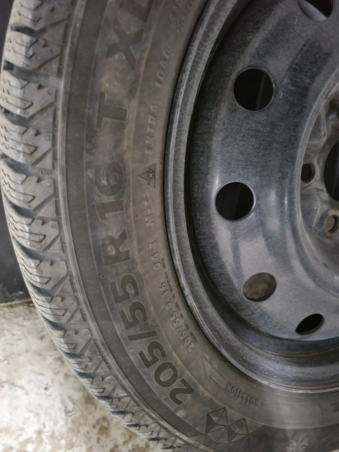 Continental 205/55R16 Winter Tires image indicator(3)